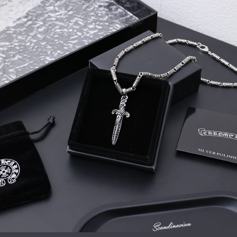 Ch**me He**ts necklaces